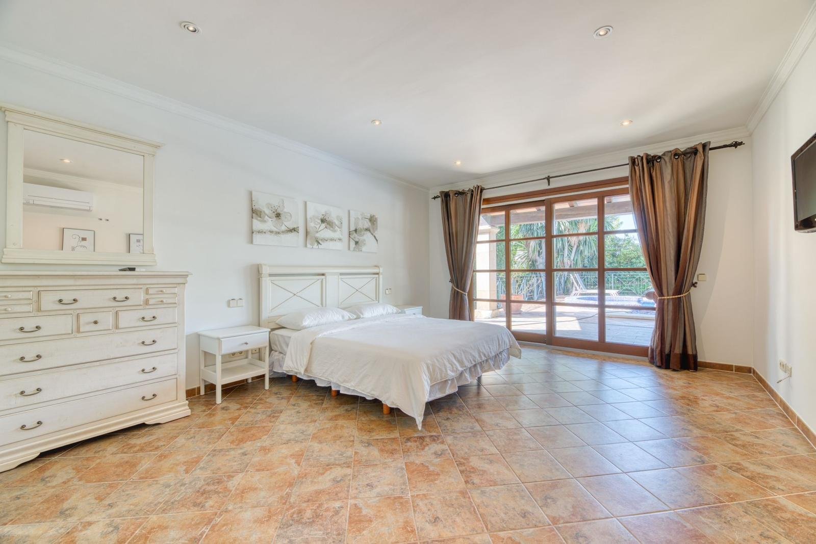 Villa 5 bed Palmanova 18